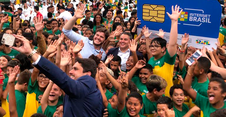 Descubra Quem Tem Direito ao Chip com Internet Grátis em 2025 e Como Garantir o Seu!